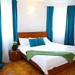 Zadar, The Florens - Near The With The New Pool & Garden, Bbq And Kids Playground 자다르