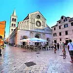 아파트 Zadar, The Florens - Near The With The New Pool & Garden, Bbq And Kids Playground *