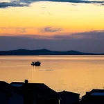 아파트 Zadar, The Florens - Near The With The New Pool & Garden, Bbq And Kids Playground 자다르