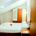 아파트 Zadar, The Florens - Near The With The New Pool & Garden, Bbq And Kids Playground
