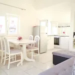 Zadar, The Florens - Near The With The New Pool & Garden, Bbq And Kids Playground 자다르
