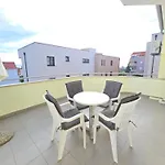 아파트 Zadar, The Florens - Near The With The New Pool & Garden, Bbq And Kids Playground