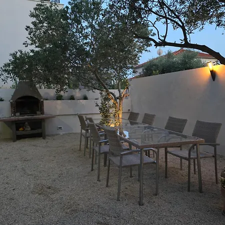 Lejlighed Zadar, The Florens - Near The With The New Pool & Garden, Bbq And Kids Playground *