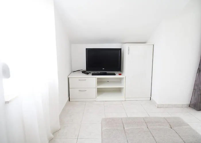 Zadar, The Florens - Near The With The New Pool & Garden, Bbq And Kids Playground Apartment *