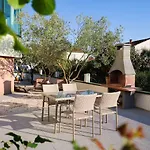 Lägenhet Zadar, The Florens - Near The With The New Pool & Garden, Bbq And Kids Playground Zadar