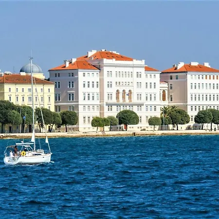 Zadar, The Florens - Near The With The New Pool & Garden, Bbq And Kids Playground アパート ザダル