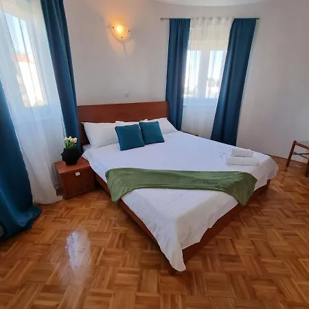 Zadar, The Florens - Near The With The New Pool & Garden, Bbq And Kids Playground 扎达尔