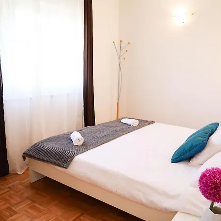 Zadar, The Florens - Near The With The New Pool & Garden, Bbq And Kids Playground Apartment *