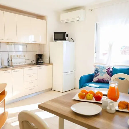 Zadar, The Florens - Near The With The New Pool & Garden, Bbq And Kids Playground アパート ザダル