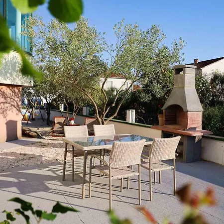 Apartment Zadar, The Florens - Near The With The New Pool & Garden, Bbq And Kids Playground Zadar