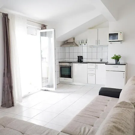アパート Zadar, The Florens - Near The With The New Pool & Garden, Bbq And Kids Playground
