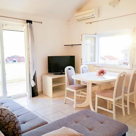 Zadar, The Florens - Near The With The New Pool & Garden, Bbq And Kids Playground Apartment *