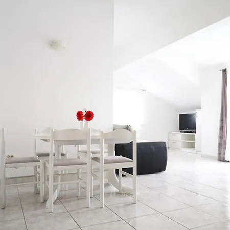 Zadar, The Florens - Near The With The New Pool & Garden, Bbq And Kids Playground Apartment Zadar