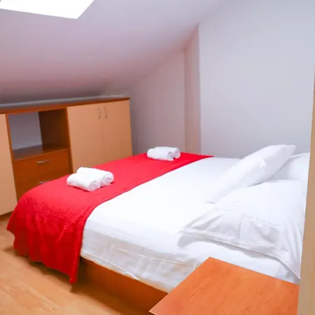 Zadar, The Florens - Near The With The New Pool & Garden, Bbq And Kids Playground アパート ザダル