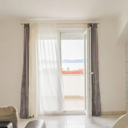 Διαμέρισμα Zadar, The Florens - Near The With The New Pool & Garden, Bbq And Kids Playground *