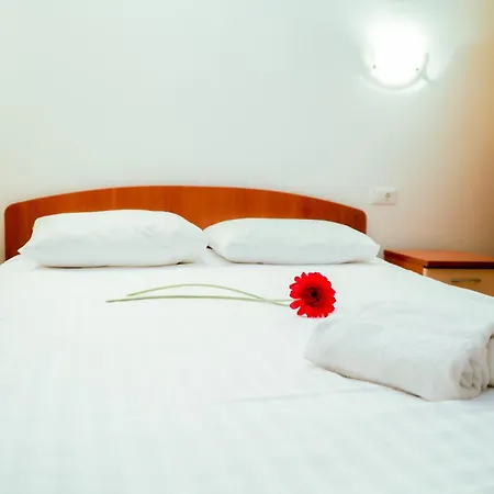 Zadar, The Florens - Near The With The New Pool & Garden, Bbq And Kids Playground * ザダル