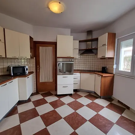 アパート Zadar, The Florens - Near The With The New Pool & Garden, Bbq And Kids Playground *