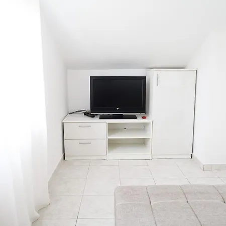 Zadar, The Florens - Near The With The New Pool & Garden, Bbq And Kids Playground アパート *