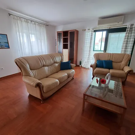 アパート Zadar, The Florens - Near The With The New Pool & Garden, Bbq And Kids Playground ザダル