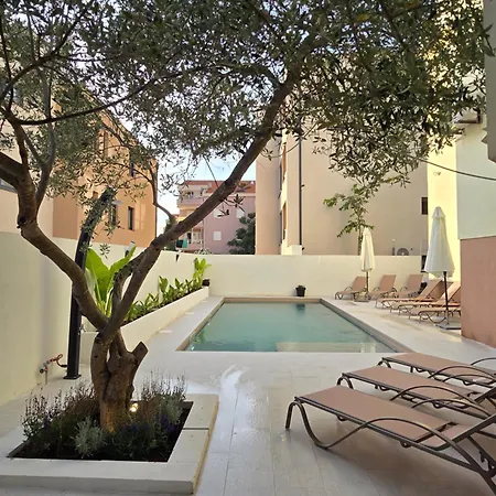 Zadar, The Florens - Near The With The New Pool & Garden, Bbq And Kids Playground アパート ザダル