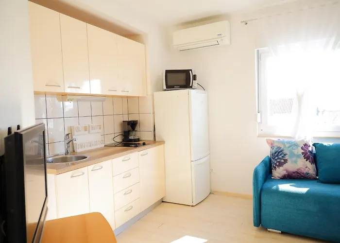 Zadar, The Florens - Near The With The New Pool & Garden, Bbq And Kids Playground Appartement *
