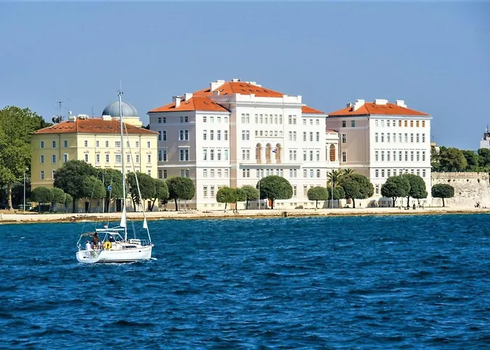 Zadar, The Florens - Near The With The New Pool & Garden, Bbq And Kids Playground Appartement Zadar