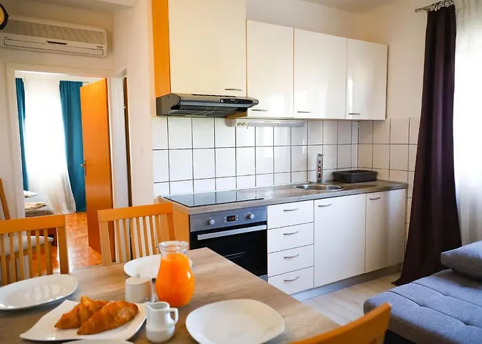 Zadar, The Florens - Near The With The New Pool & Garden, Bbq And Kids Playground Appartement