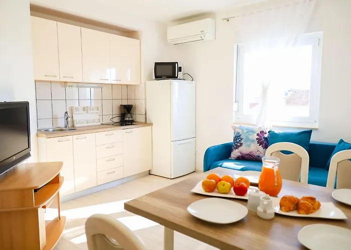 Zadar, The Florens - Near The With The New Pool & Garden, Bbq And Kids Playground Appartement Zadar