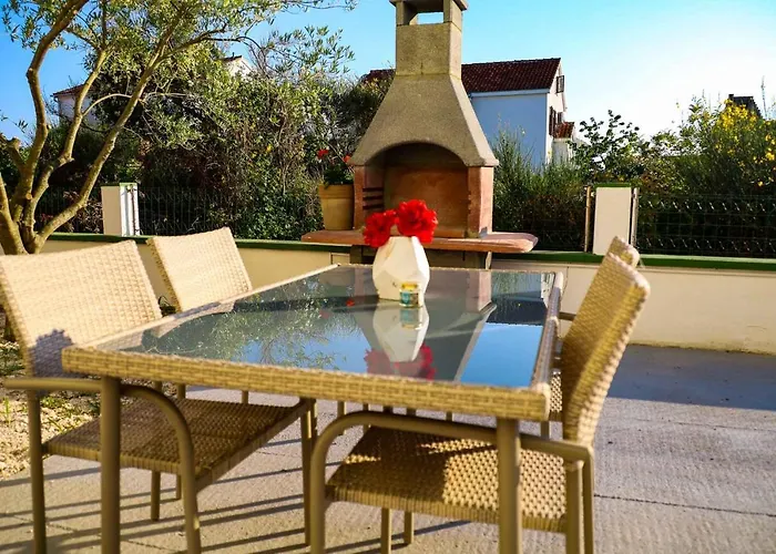 Appartement Zadar, The Florens - Near The With The New Pool & Garden, Bbq And Kids Playground