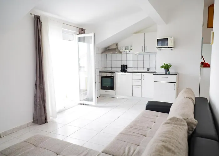 Appartement Zadar, The Florens - Near The With The New Pool & Garden, Bbq And Kids Playground