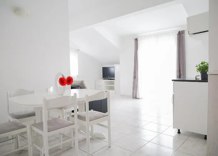 Zadar, The Florens - Near The With The New Pool & Garden, Bbq And Kids Playground