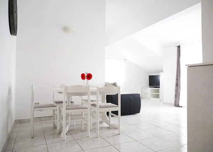 Zadar, The Florens - Near The With The New Pool & Garden, Bbq And Kids Playground Appartement Zadar