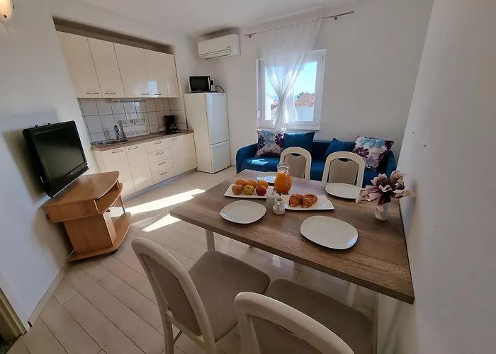 Zadar, The Florens - Near The With The New Pool & Garden, Bbq And Kids Playground Appartement