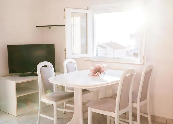 Appartement Zadar, The Florens - Near The With The New Pool & Garden, Bbq And Kids Playground *