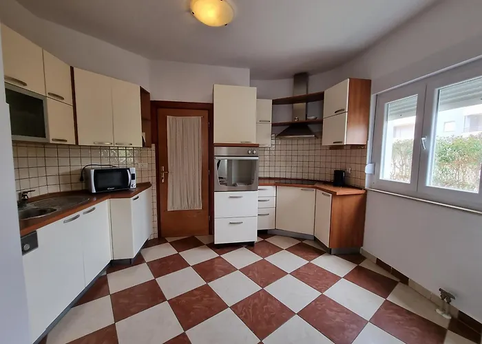 Appartement Zadar, The Florens - Near The With The New Pool & Garden, Bbq And Kids Playground *